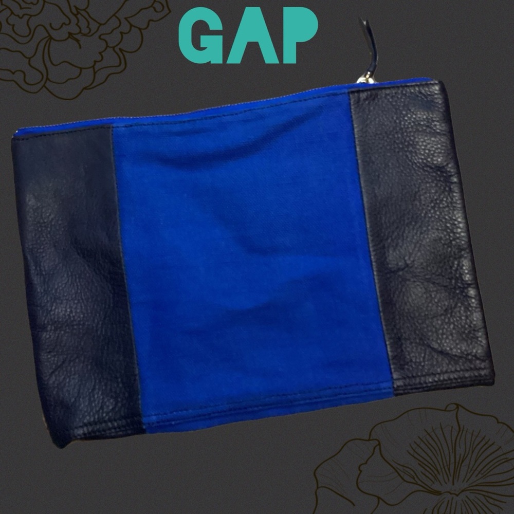 🆕Gap Leather Clutch